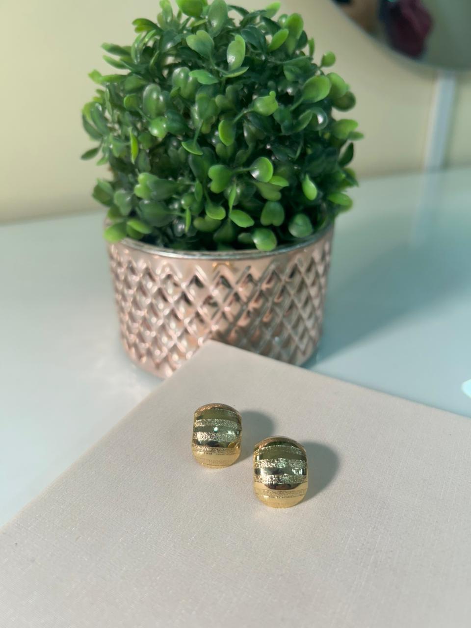 BRINCO CAPSULA DOURADA BANHADO A OURO 18K