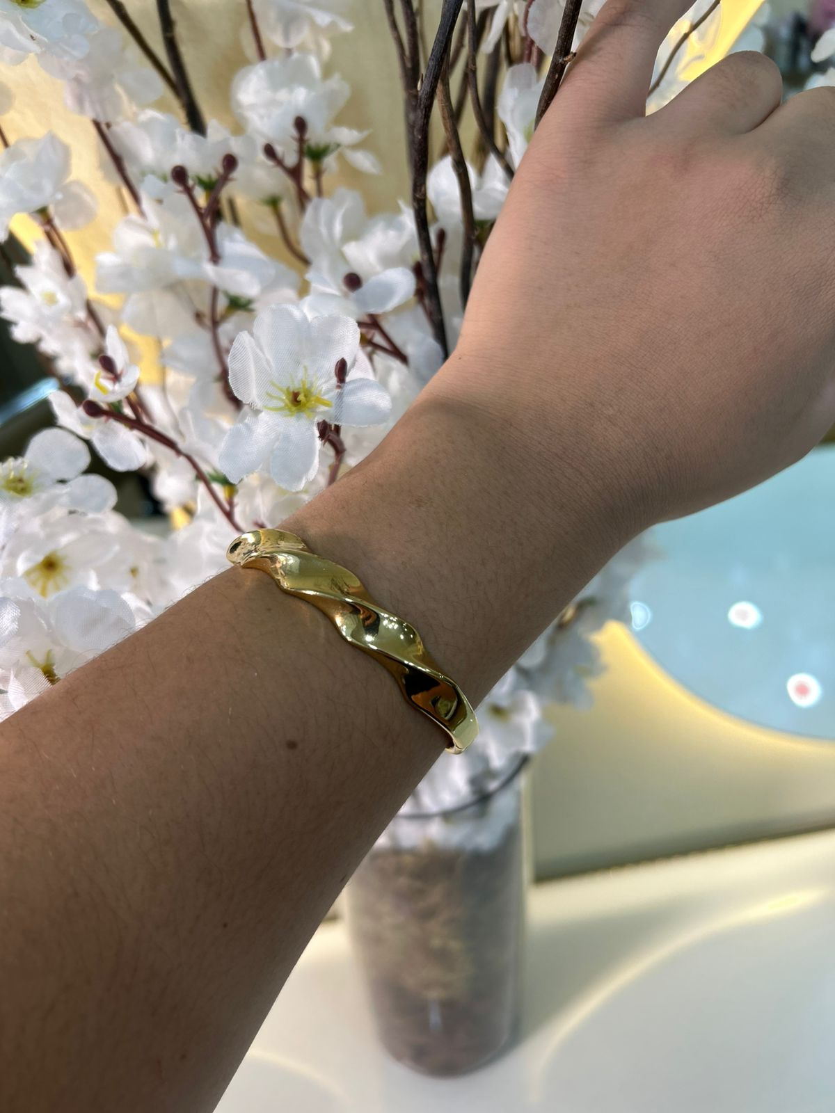 BRACELETE TRANÇADO DOURADO DE AÇO