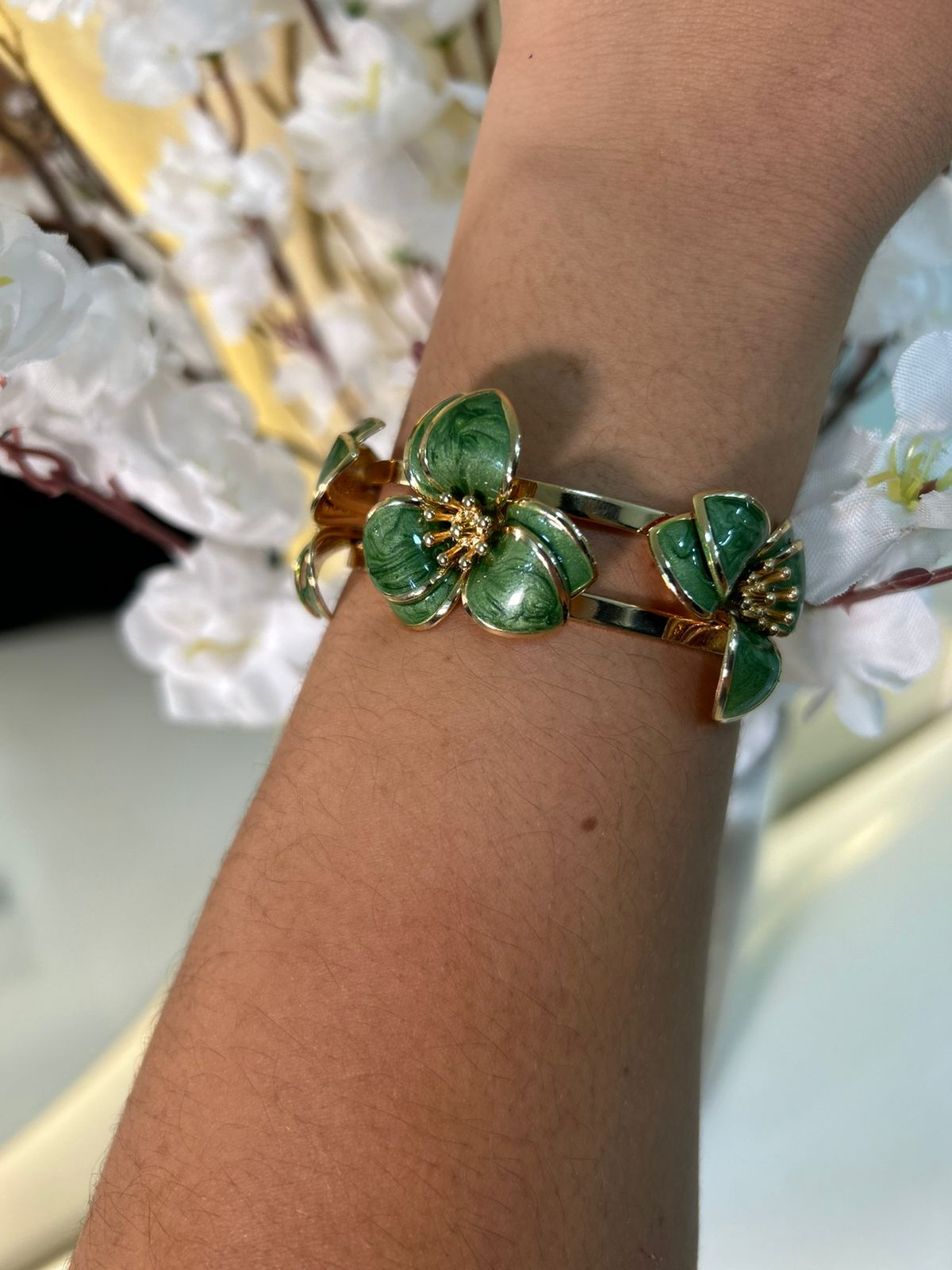 BRACELETE DUPLO FLOR VERDE ESMALTADO