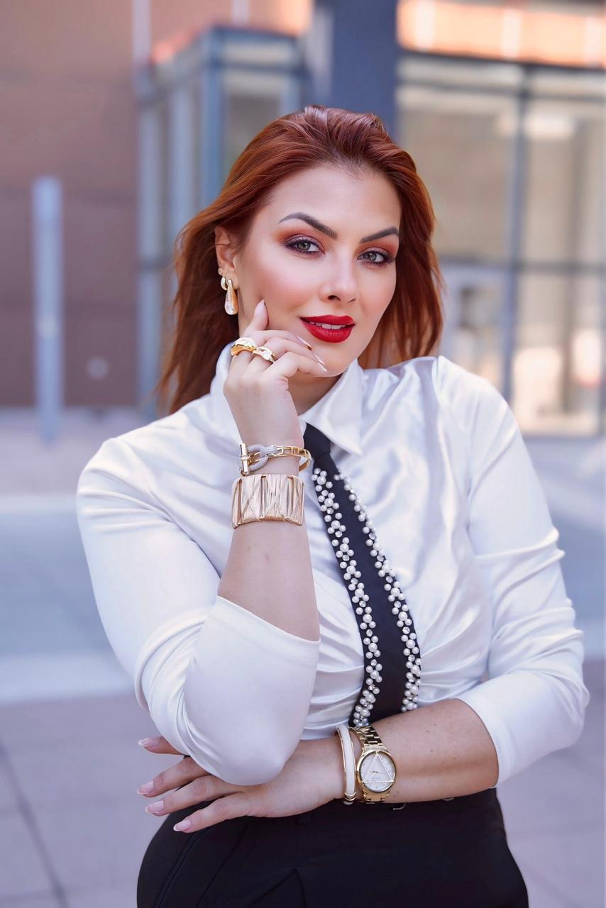Sabrina Santos - Fundadora da Via Elegance Semijoias