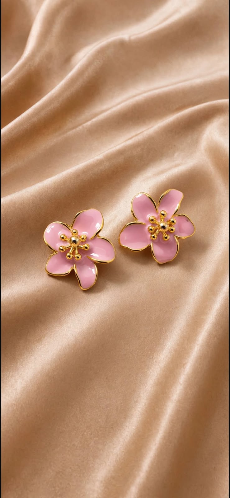 BRINCO ESMALTADO FLOR PINK GOLD