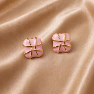 BRINCO ESMALTADO QUADRADO PINK GOLD