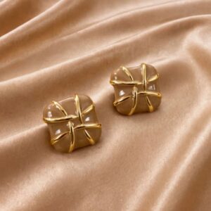BRINCO QUADRADO MARROM GOLD
