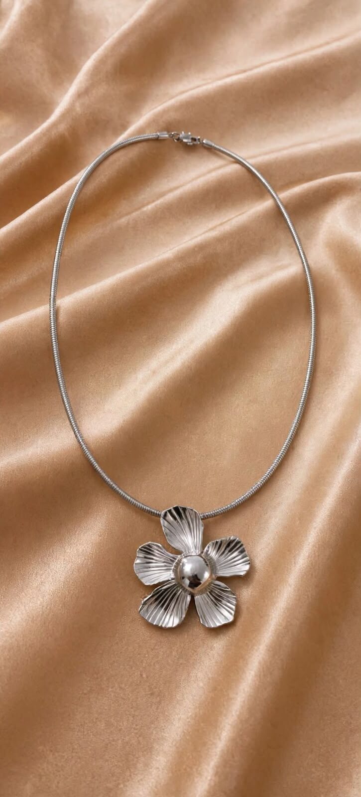 COLAR FLORAL – AÇO PRATA