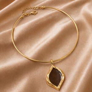 CHOKER COLAR ARO FINO COM PINGENTE EM RESINA MÁRMORE MARROM