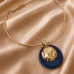 CHOKER DOURADA COM PINGENTE CIRCULAR AZUL