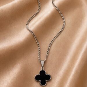 COLAR TREVO PRETO