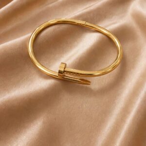 BRACELETE DE PREGO DE AÇO INOXIDÁVEL
