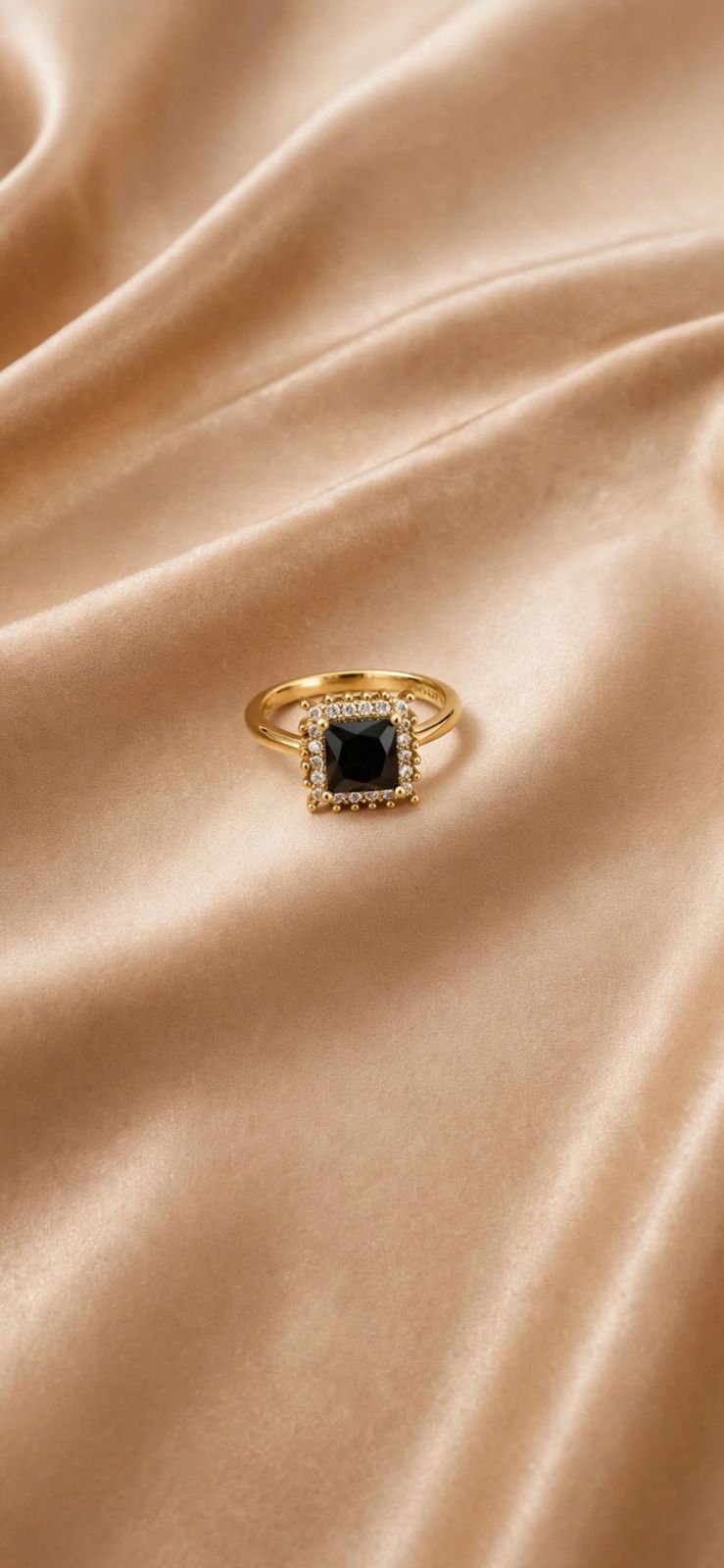 ANEL QUADRADO PRETO GOLD