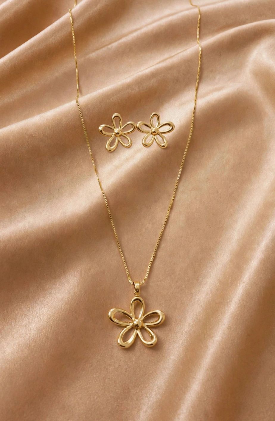 CONJUNTO FLOR DOURADA