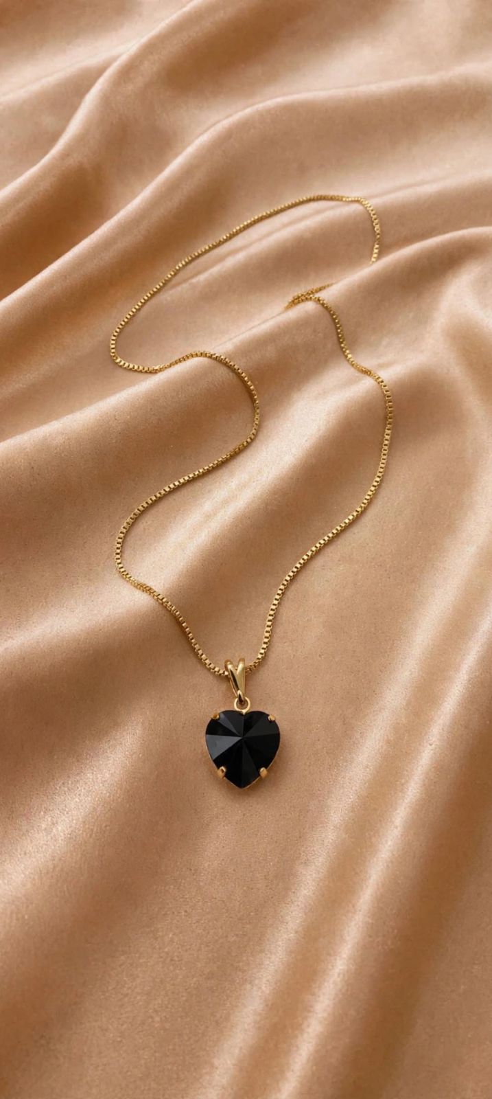 COLAR CORAÇÃO PRETO