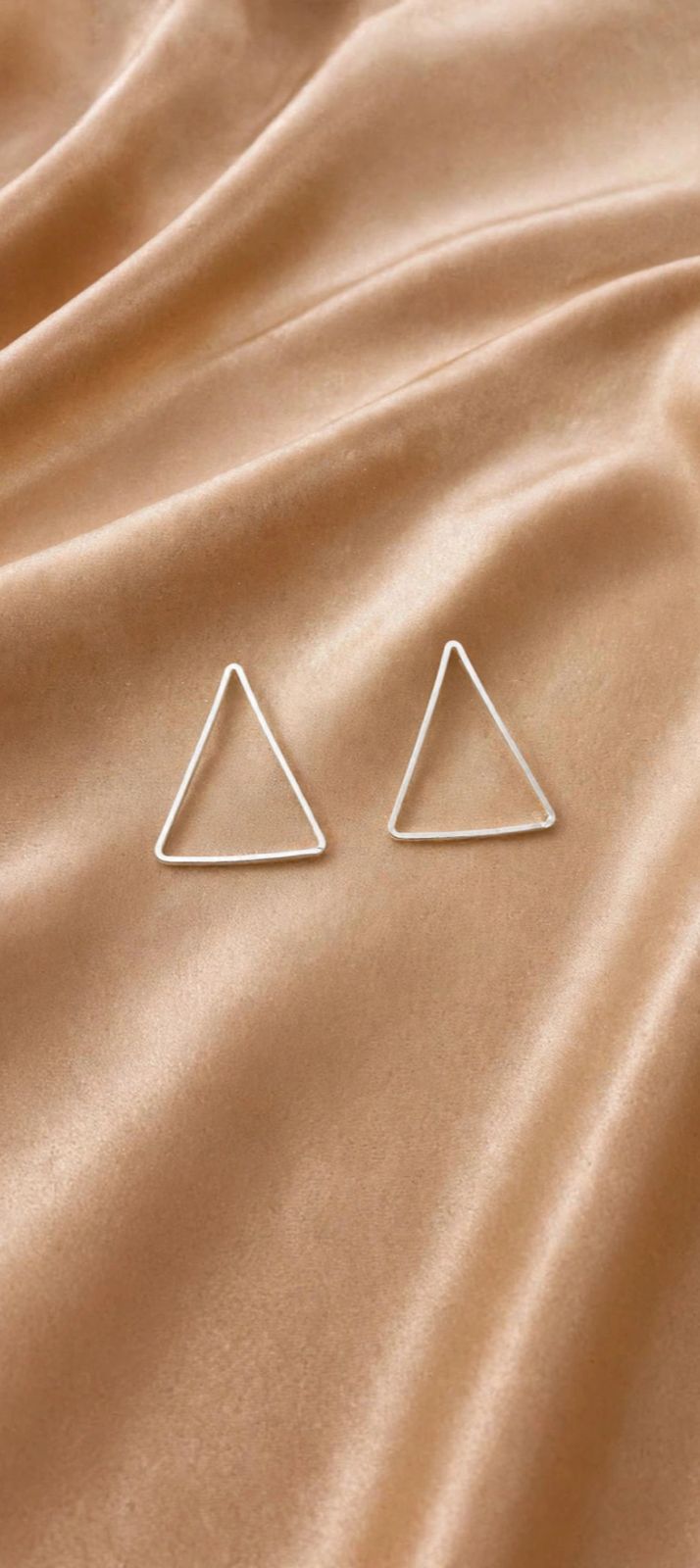 BRINCO TRIANGULO VAZADO