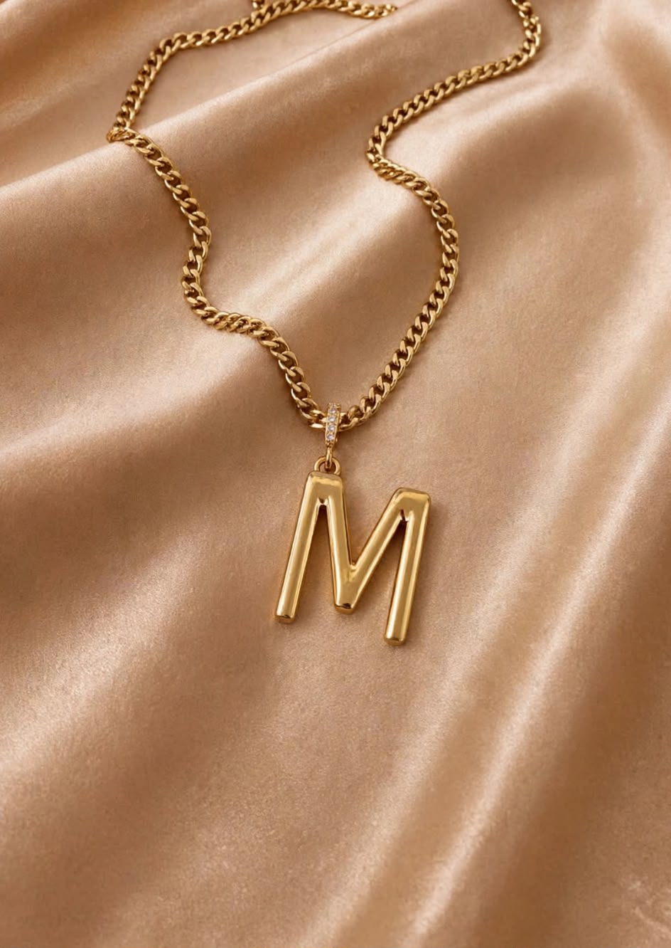 COLAR LETRA DOURADO