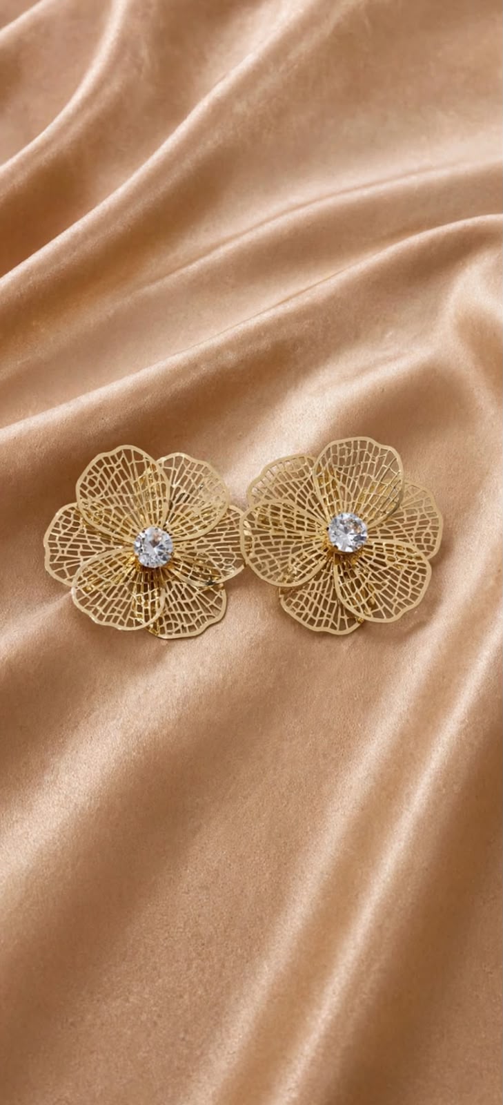 BRINCO FLOR PONTO DE LUZ DOURADO