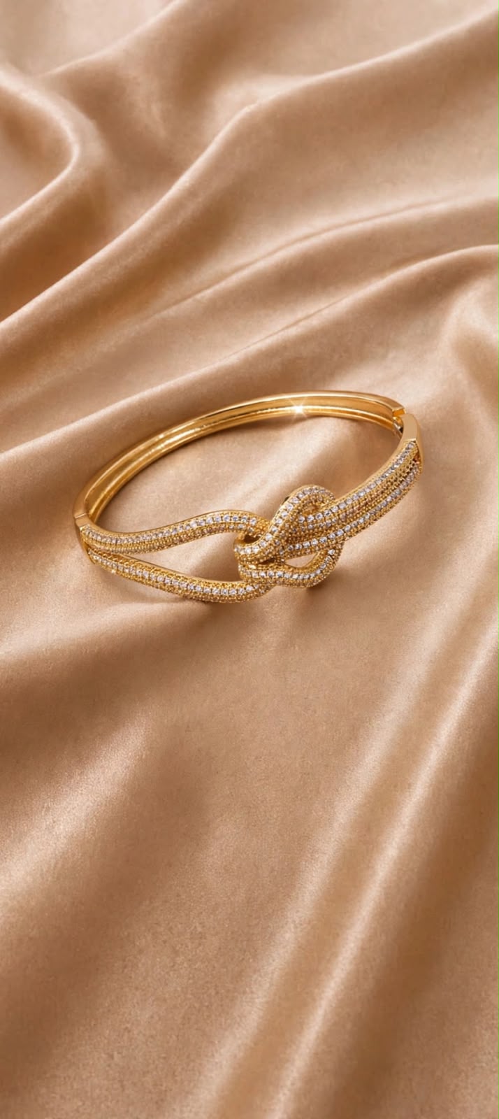 BRACELETE NÓ CRAVEJADO DOURADO