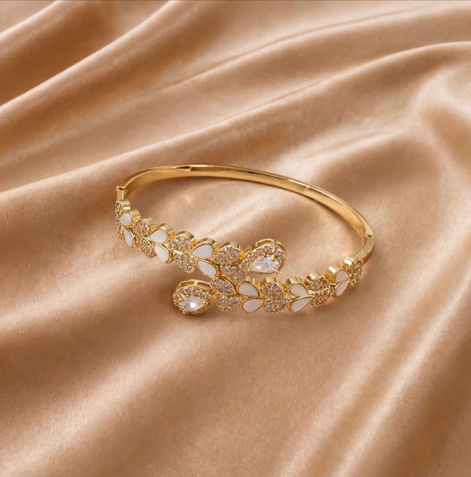 BRACELETE RAMINHOS BRANCO DOURADO