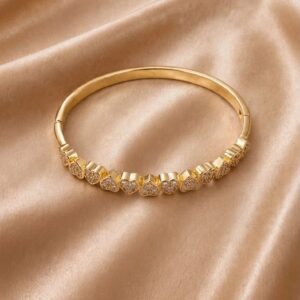 BRACELETE CORAÇÕES CRAVEJADOS