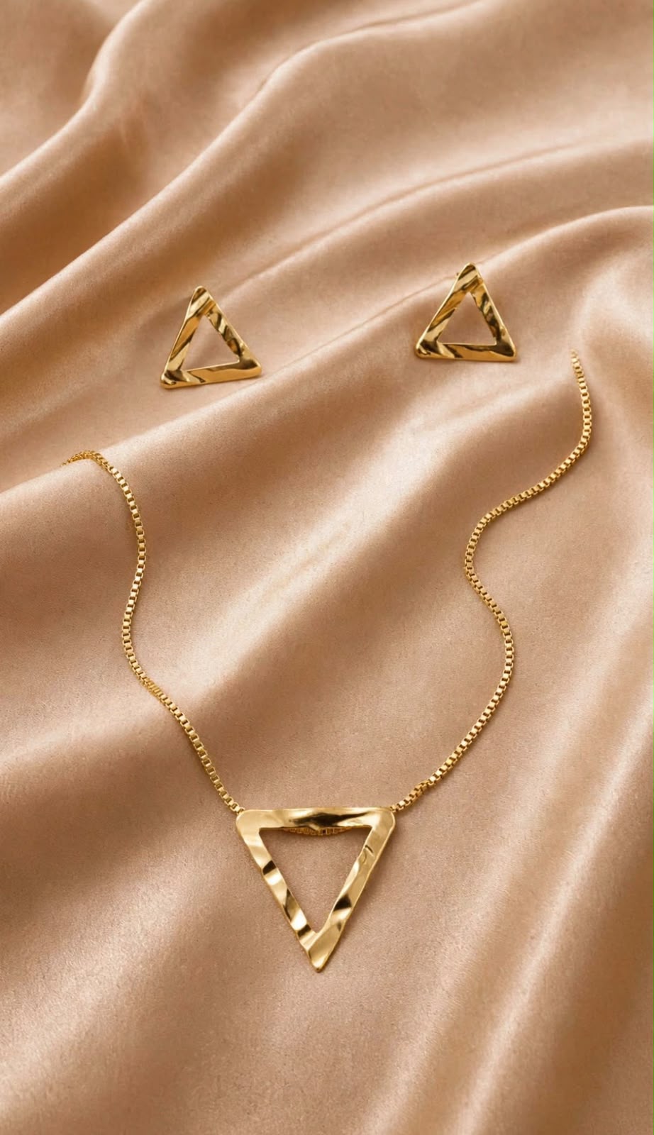 CONJUNTO TRIÂNGULO VAZADO